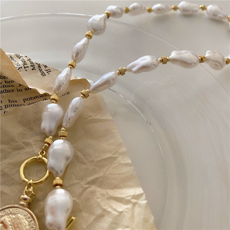 Retro Thick Chunky Chain Pearl Necklace Baroque Big Irregular Pearl Portrait Necklaces for Women Vintage Statement Jewelry 2020